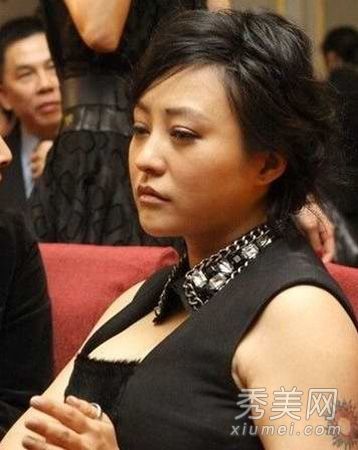 九位女主角都老了，她们的肤色正在褪色，她们又胖又丑，她们的外表也毁了。