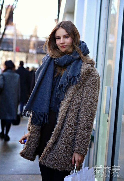 我只是不在乎这条围巾是否配得上一种休闲的美。