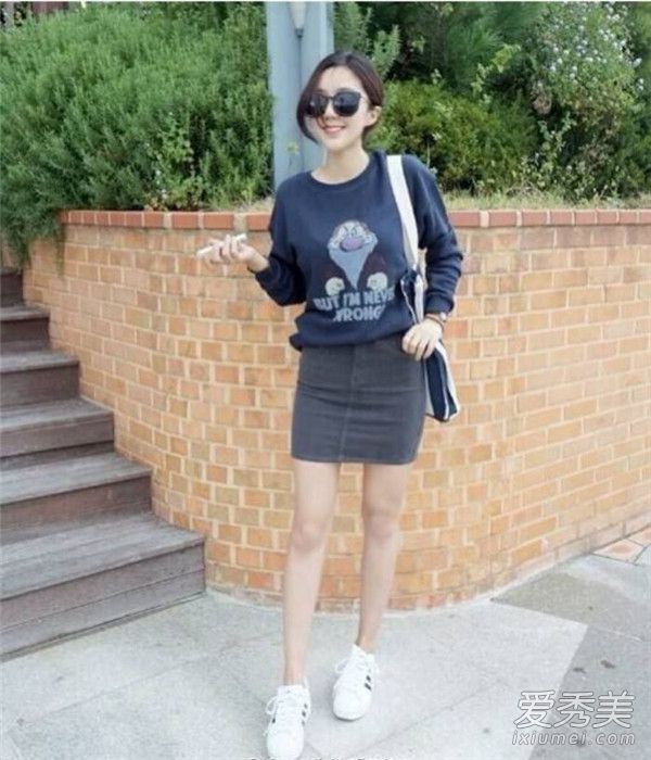 如何搭配牛仔裤和运动鞋?如何搭配牛仔裤和运动鞋?