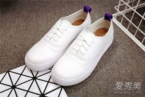 白色的鞋子是黄色的,怎么洗?白色的小鞋怎么能不变黄地洗呢?