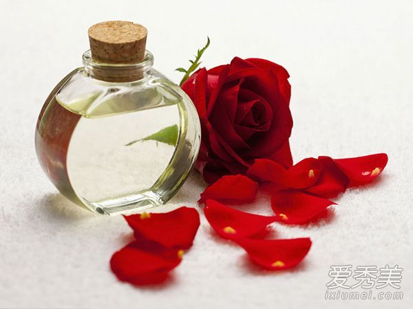 消除疤痕的五个小技巧是完美无瑕的美丽。