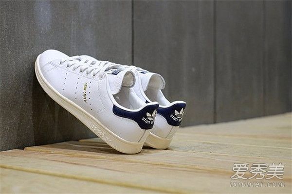 白色的鞋子是什么样的鞋子?白色鞋子是运动鞋的尺码吗?