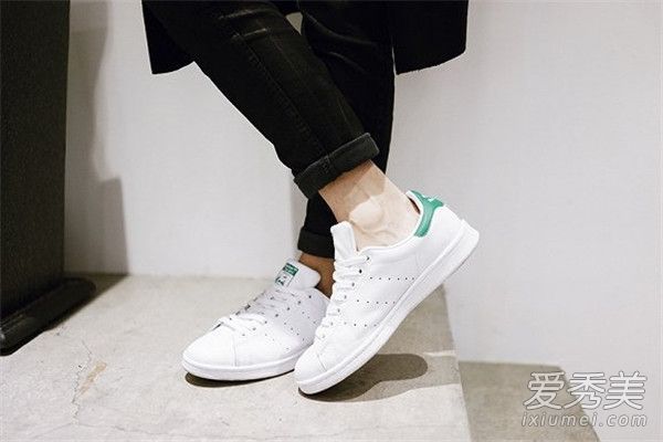 哪种牌子的白色鞋子?白色的鞋子是什么牌子的?