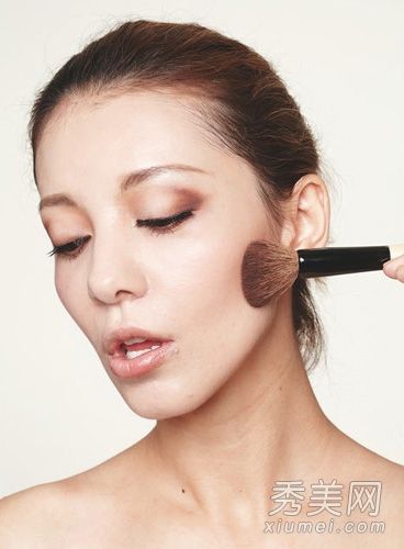 夏季化妆怎么样？快速化妆的五个技巧