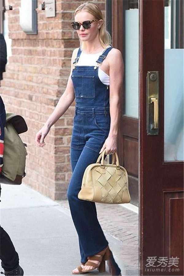 你穿什么样的鞋子配背带?你喜欢什么样的鞋子搭配你的束带裤?