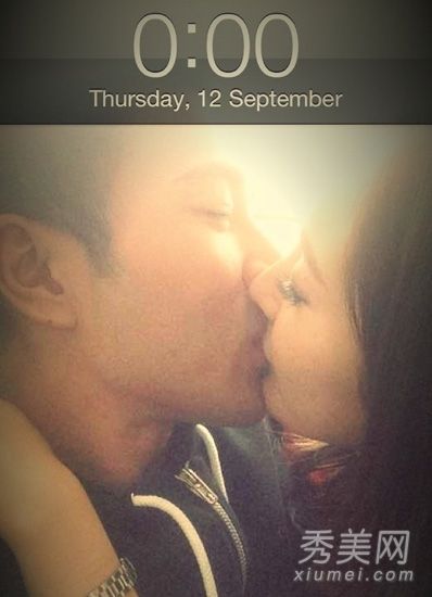 杨蜜透露,他小时候的照片显示他没有做过整形手术。