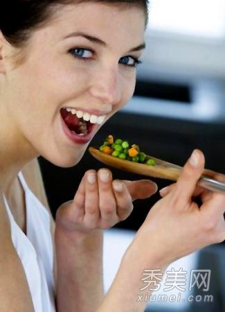 清晨下午面部浮肿7种食物解毒和消除浮肿