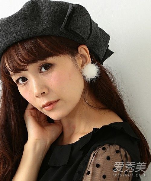 柔和的崇拜和眼睛的吸收!加上毛绒小东西,增加时尚感