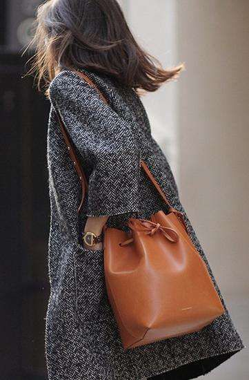 一路回到春天没问题。现在就从一个水桶包开始吧！