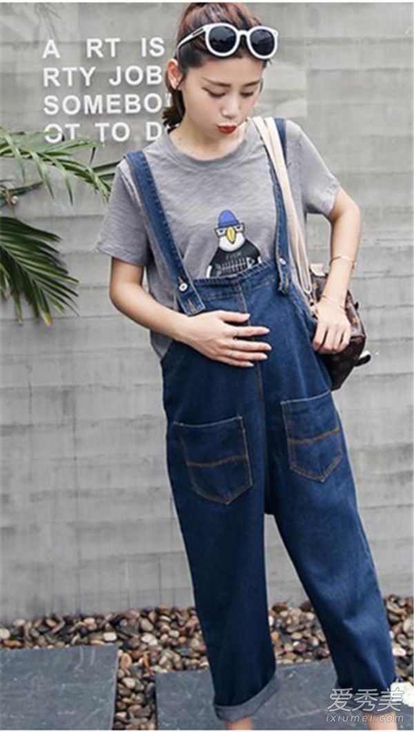 如何在春季孕妇的裤子上穿外套?