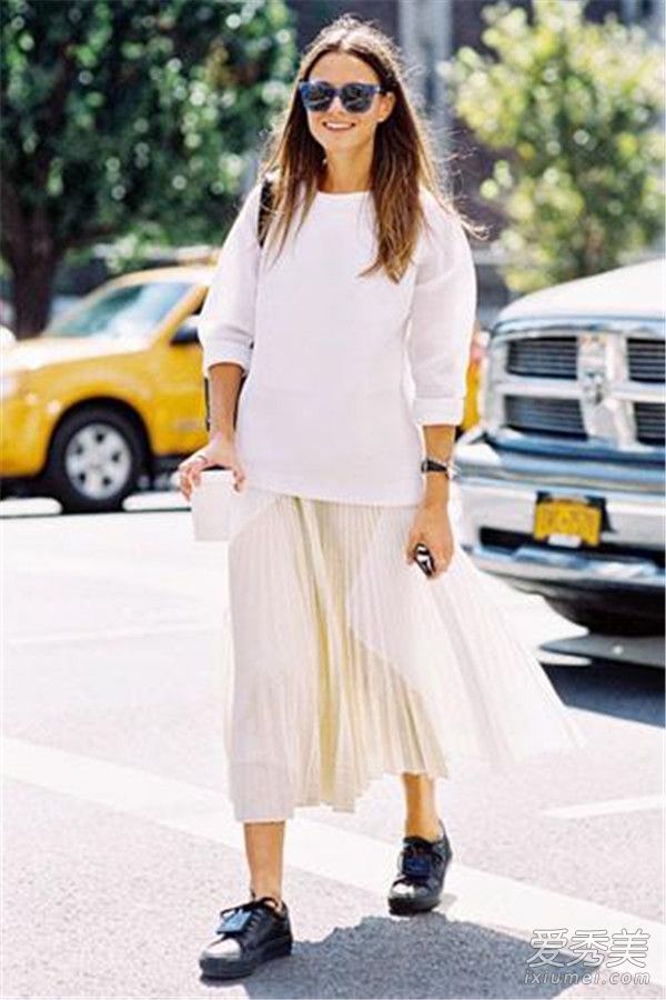 百褶裙如何搭配？这是一场伟大的比赛。