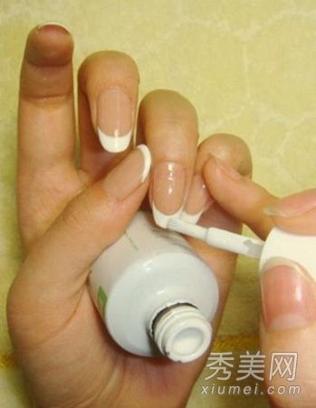 小心使用美甲产品4指甲护理小贴士