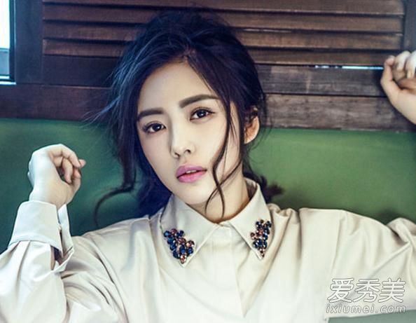 女神范裸妆教程裸唇腮红气质