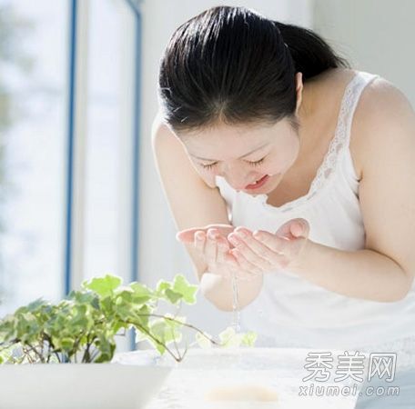 喝酸奶+洗脸OL护肤必须知道7种防止辐射的方法