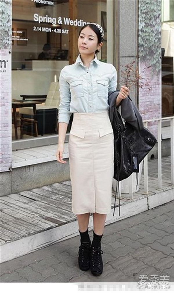 牛仔衬衫配裙子图片牛仔衬衫是最酷的搭配