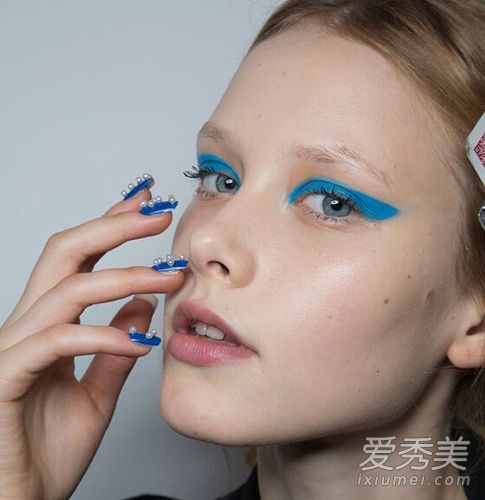 4秋季最热的眼妆看起来真漂亮！