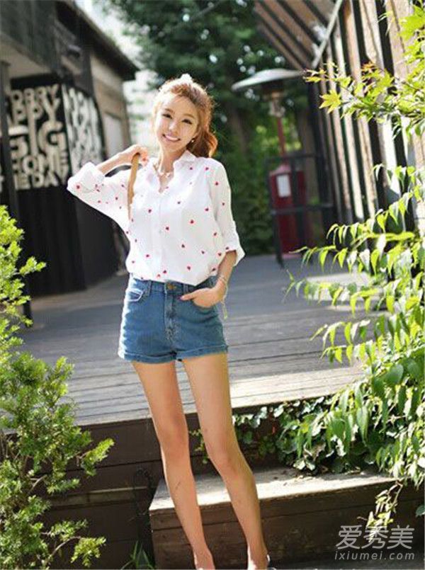 这件白衬衫如何搭配？白衬衫搭配技巧