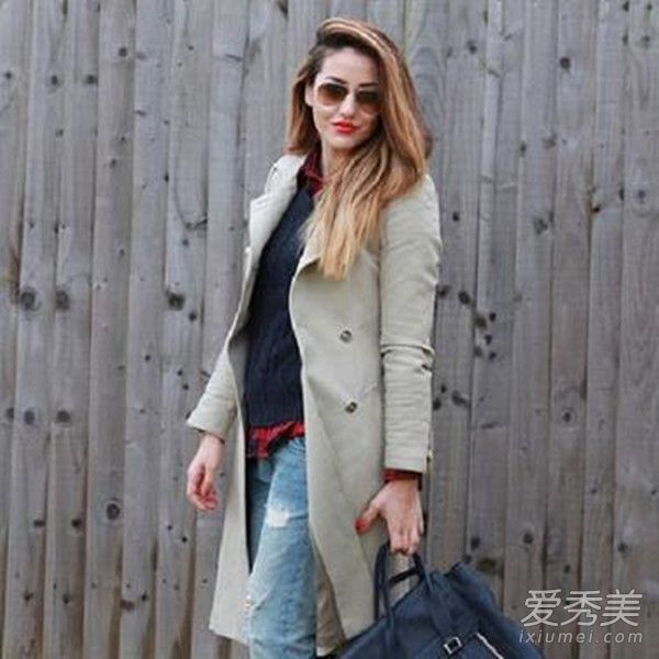 时尚的单件风衣已经上市,春天已经开始,所以它是必不可少的。