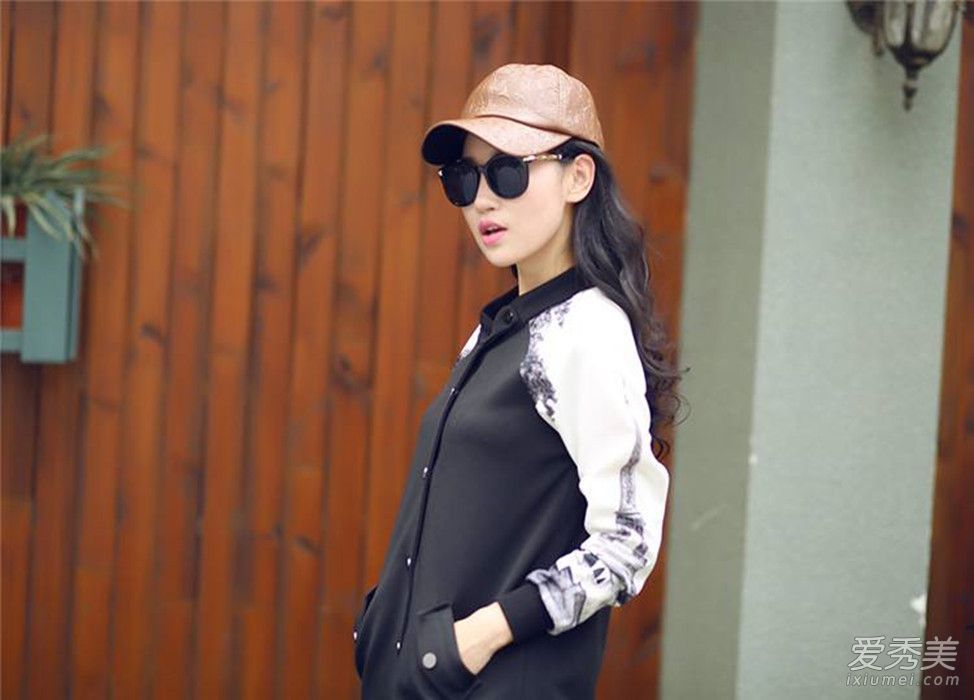 那顶超热的棒球帽一定很好。