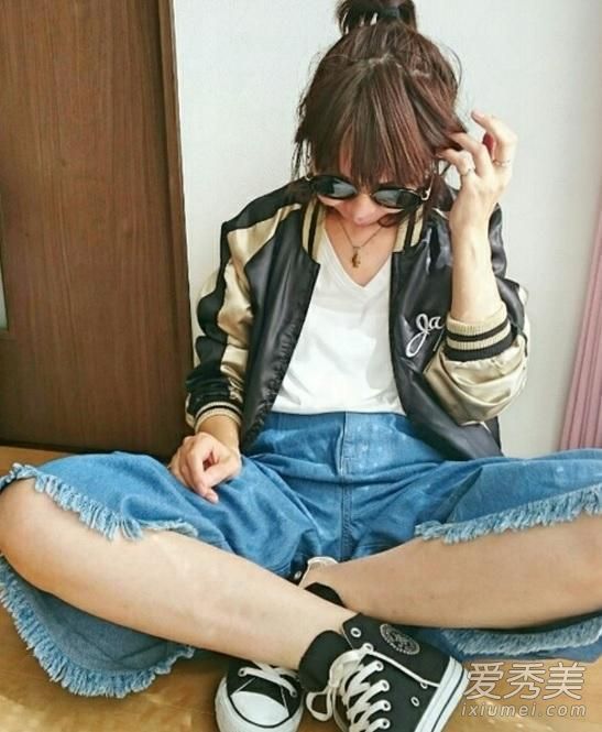 有个性的女孩正在聚集！春天热刺绣棒球夹克穿着