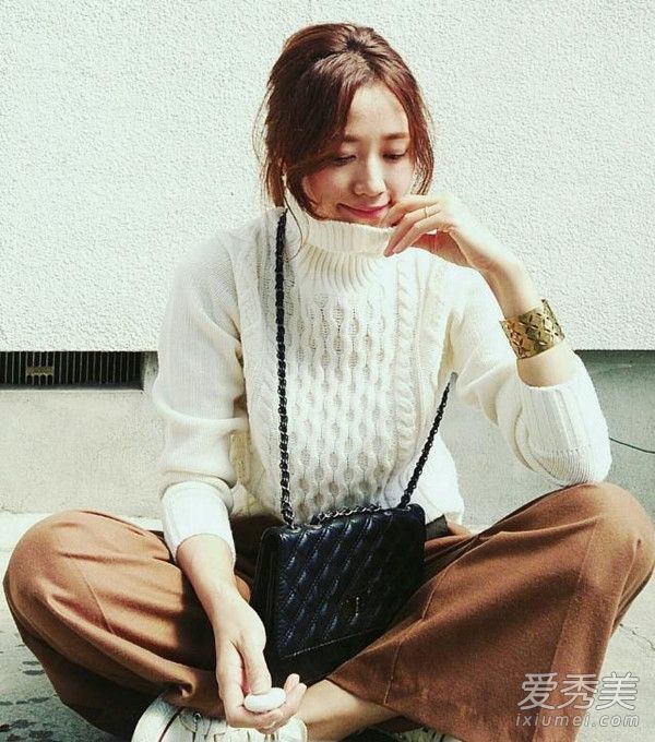 衣服上的毛球很碍眼？一个简单移除毛球的聪明方法