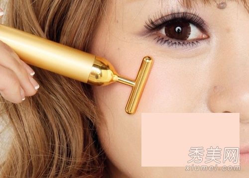 如何隐藏眼部化妆师的黑眼圈