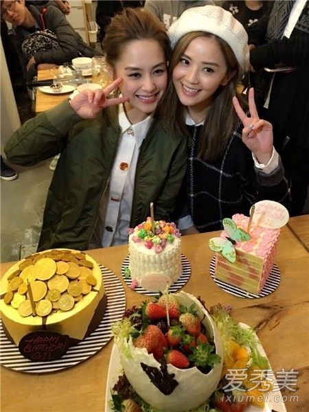 双胞胎并不老也不漂亮。还记得年轻时陪伴我们的神吗