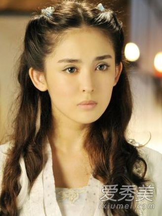 90后女演员横扫娱乐圈。新疆妹妹的立体五官很受欢迎。