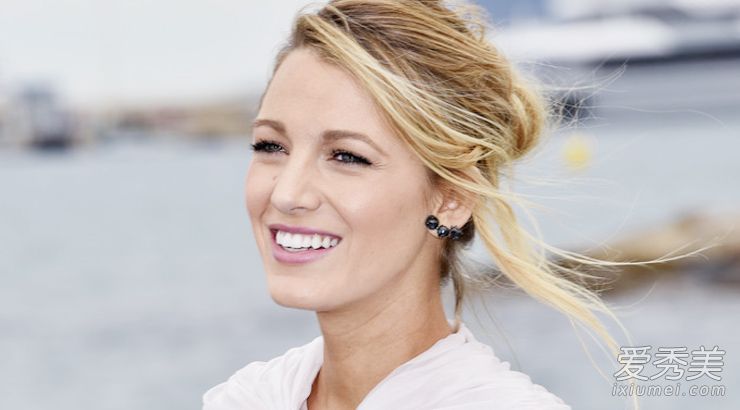 美白牙齿让你拥有迷人的微笑。