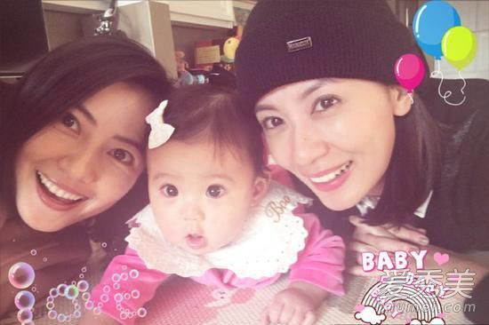 对贾静雯来说，把女儿带到餐桌上，成为亚洲的性感妈妈是个好主意。