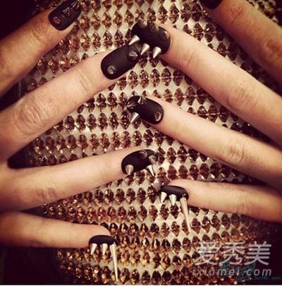 铆钉。配色与卡通2015美甲书(照片)