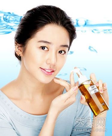 护肤误区:洗面油能去除黑头+控制油吗?