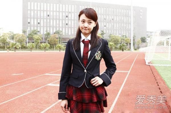 瘦了很久的郑爽终于回到了美国。