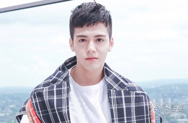 华姐姐要哭着要面具？对于19岁的皮肤护理来说，现在还为时过早吗？