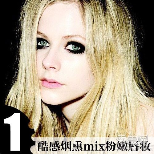 摇滚明星艾薇儿·拉维尼最新的朋克装扮烟雾缭绕