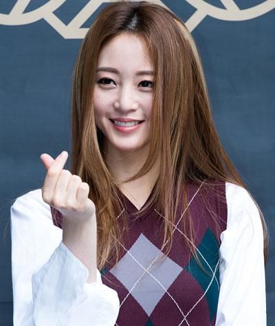 韩星韩艺秀的脸色又变了。她的脸是韩国流行历史。