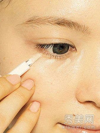 如何弥补粉刺、眼袋、黑眼圈和不良皮肤？