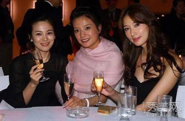 为了拍这张照片,女演员必须有“丑陋”的面部化妆。谁遭受了可怕的失败?