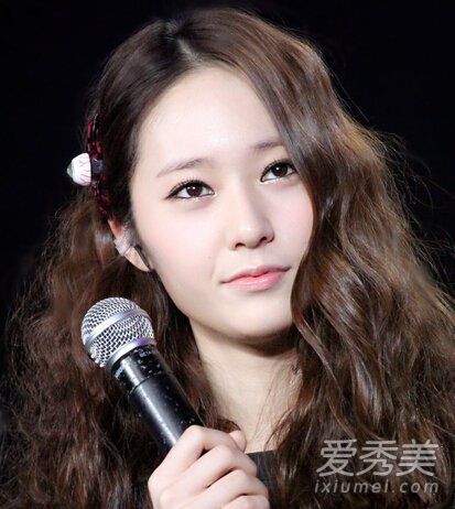 偷偷看郑秀珍的韩国唇彩画(照片)