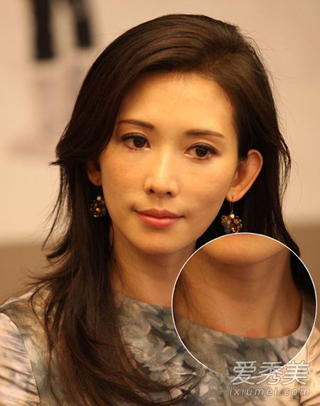 它们保养得好吗？但是领口暴露了它的年龄。