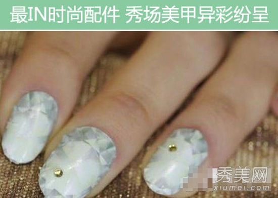 2013年夏季明星美甲金色补丁&手绘图案