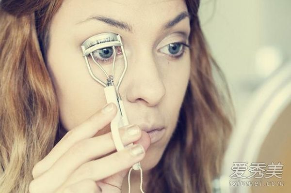 卷曲睫毛的六个技巧
