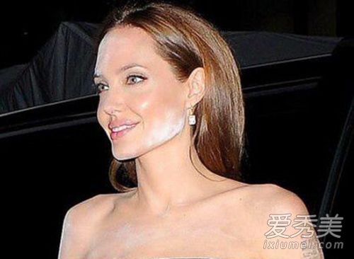 美丽是没有用的!欧美女神穿错衣服变成小丑