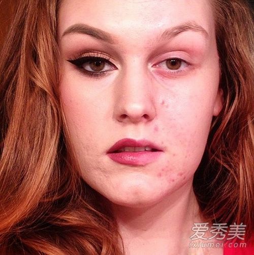 化妆前后,网民们与他们真实面孔的对比是毁灭性的。