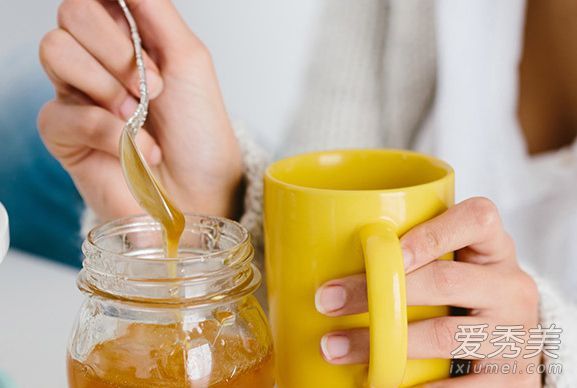 春天，为了防止过敏和皮肤过敏，每天禁止1勺蜂蜜，禁止烧烤酒精和烟草。