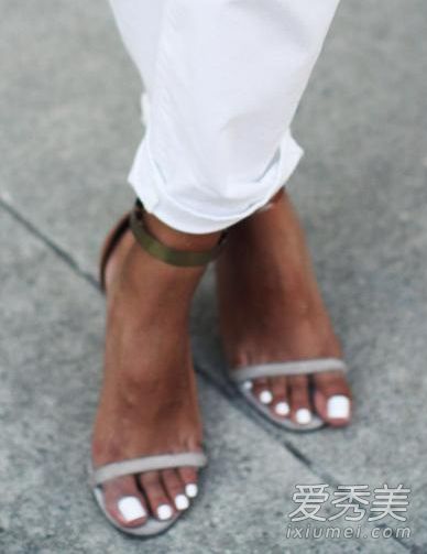 2015年夏季通用白色指甲油包爆款凉鞋