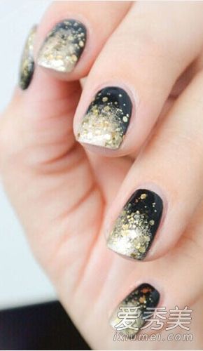 黑色+金色亮片闪亮指甲6个步骤