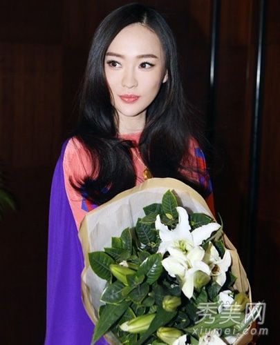 霍思言的妆和妆是纯粹的或性感的，可以随时改变。