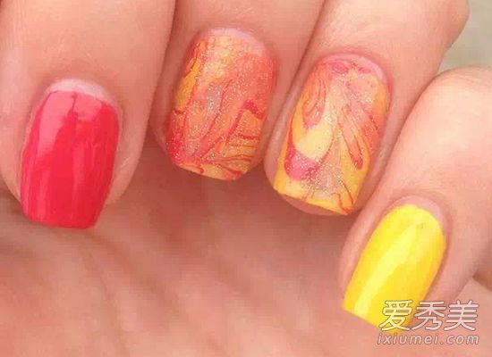 12个夏日指甲让美丽的风景触手可及