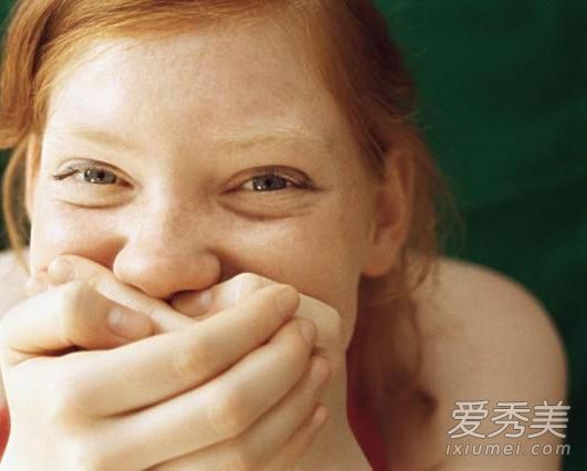 年龄越大，牙齿越黄。防止牙齿变黄的5条建议。